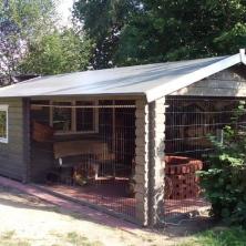 Seitenansicht Saloon Blockhaus