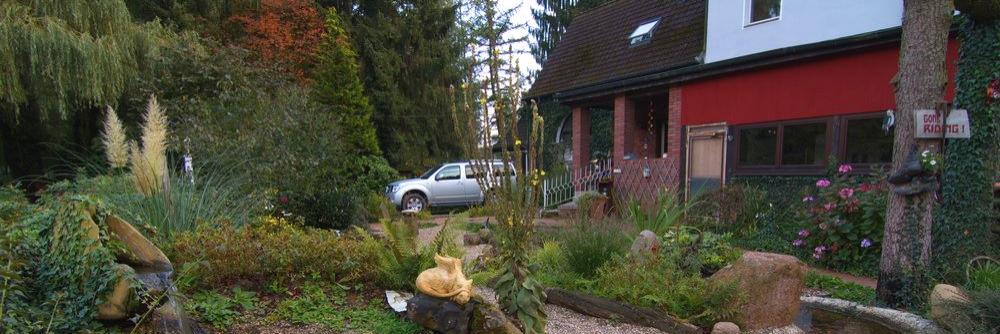 Fernansicht Katzenhotel mit Vorgarten